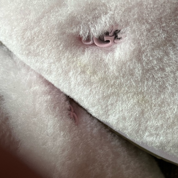 Uggs slipppers - Picture 4 of 6